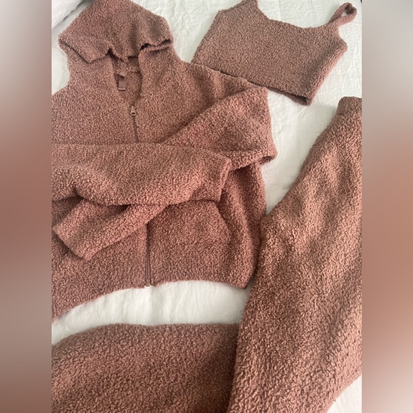 SKIMS Tan Lounge Set - Picture 2 of 2